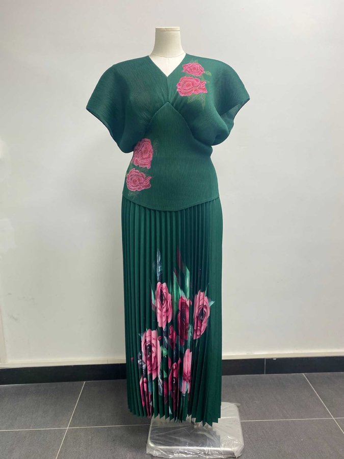 Dark Green Floral-Hem Pleated Skirt Set, BIV-003